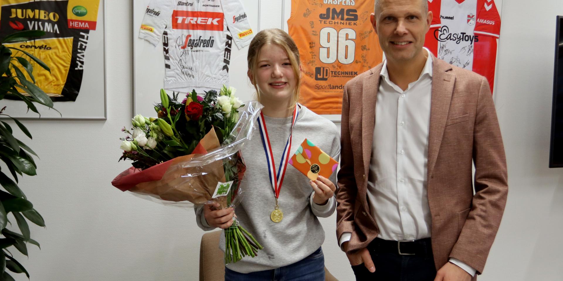 Nederlands kampioen Meike Pekelsma gehuldigd